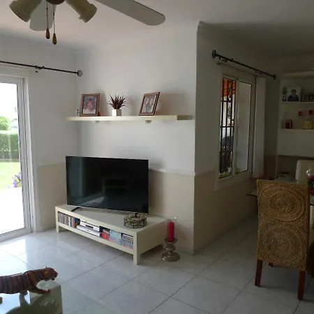 Quality 2 Bed Bungalow Heated Swimming Pools Сasa de vacaciones *