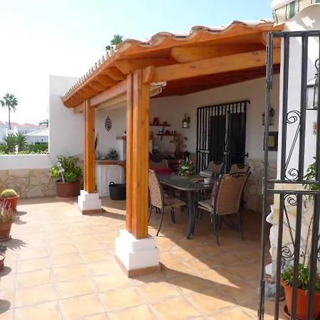 Сasa de vacaciones Quality 2 Bed Bungalow Heated Swimming Pools
