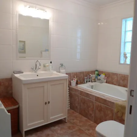 Quality 2 Bed Bungalow Heated Swimming Pools *